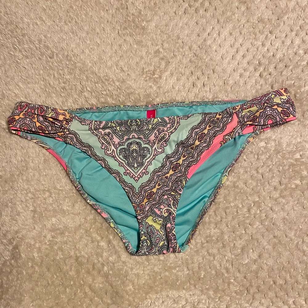 Victoria’s Secret Bikini bottoms paisley print Size Medium